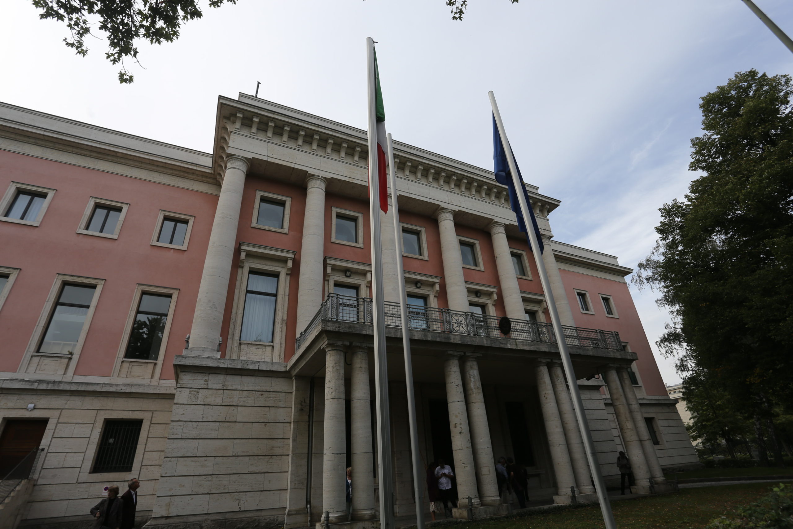 Führung durch die italienische Botschaft in Berlin